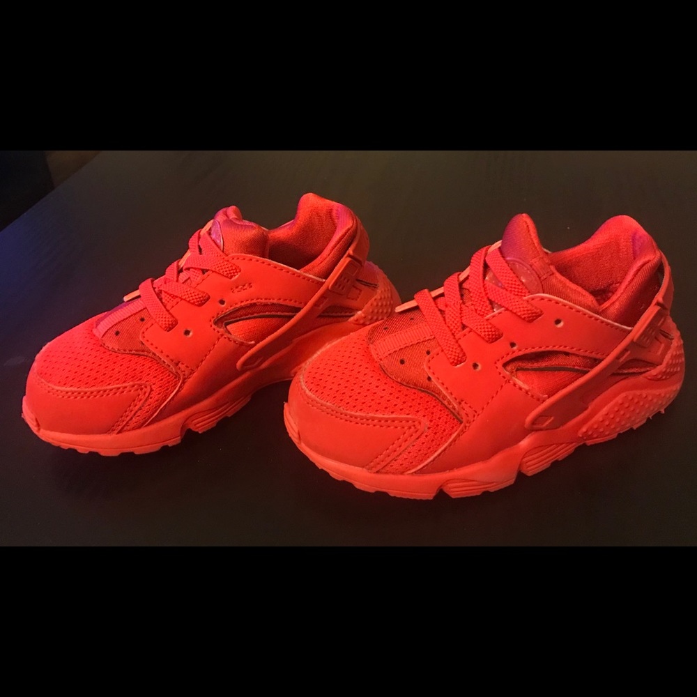 Toddler size 9 red nike huarache sneakers